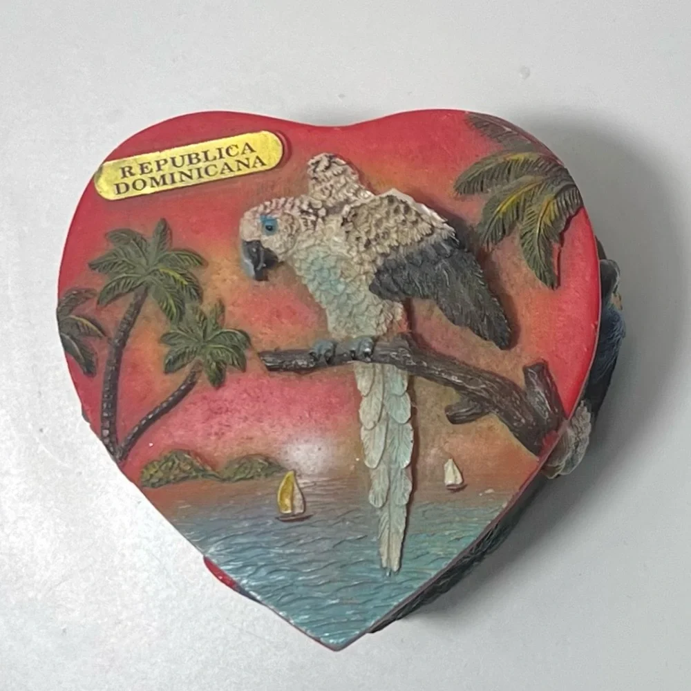 República Dominicana 3D Handmade Heart Shaped Macaw Colorful Trinket Box W/ Lid